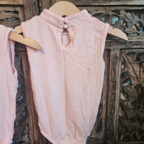 Baileys Blossoms Pink Ribbed Mock Turtleneck Onsie. 18-24m. - Picture 3 of 5
